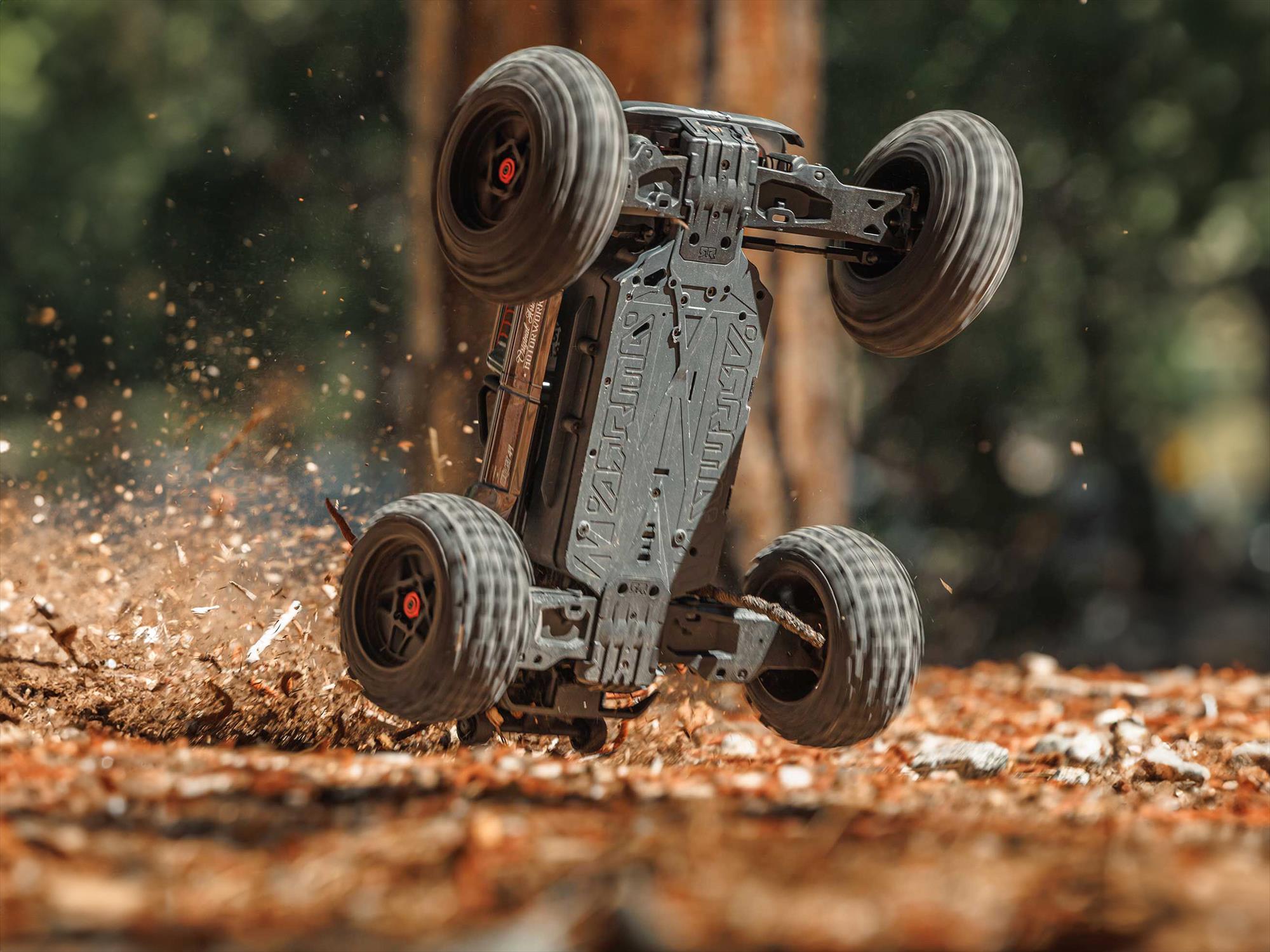 1/10 OUTCAST 4S 4X4 BLX Stunt MT (with Centre Diff) Gunmetal-22