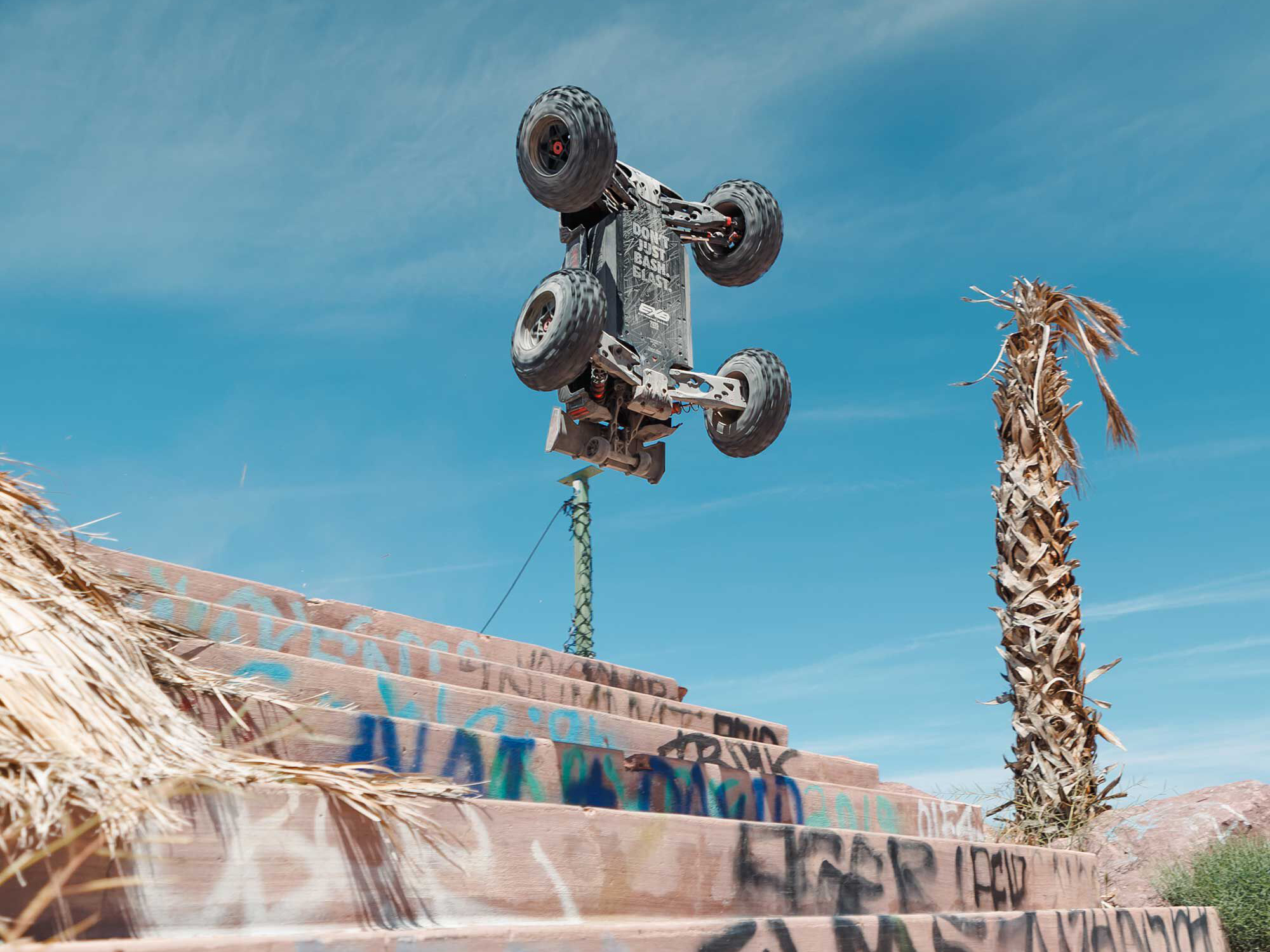 Arrma 1/5 Outcast 8S 4X4 BLX EXB Stunt Truck RTR Black-31