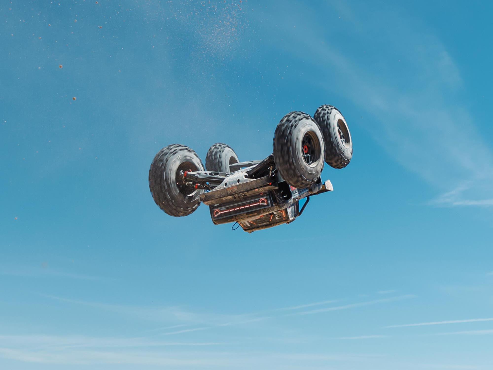 Arrma 1/5 Outcast 8S 4X4 BLX EXB Stunt Truck RTR Black-37