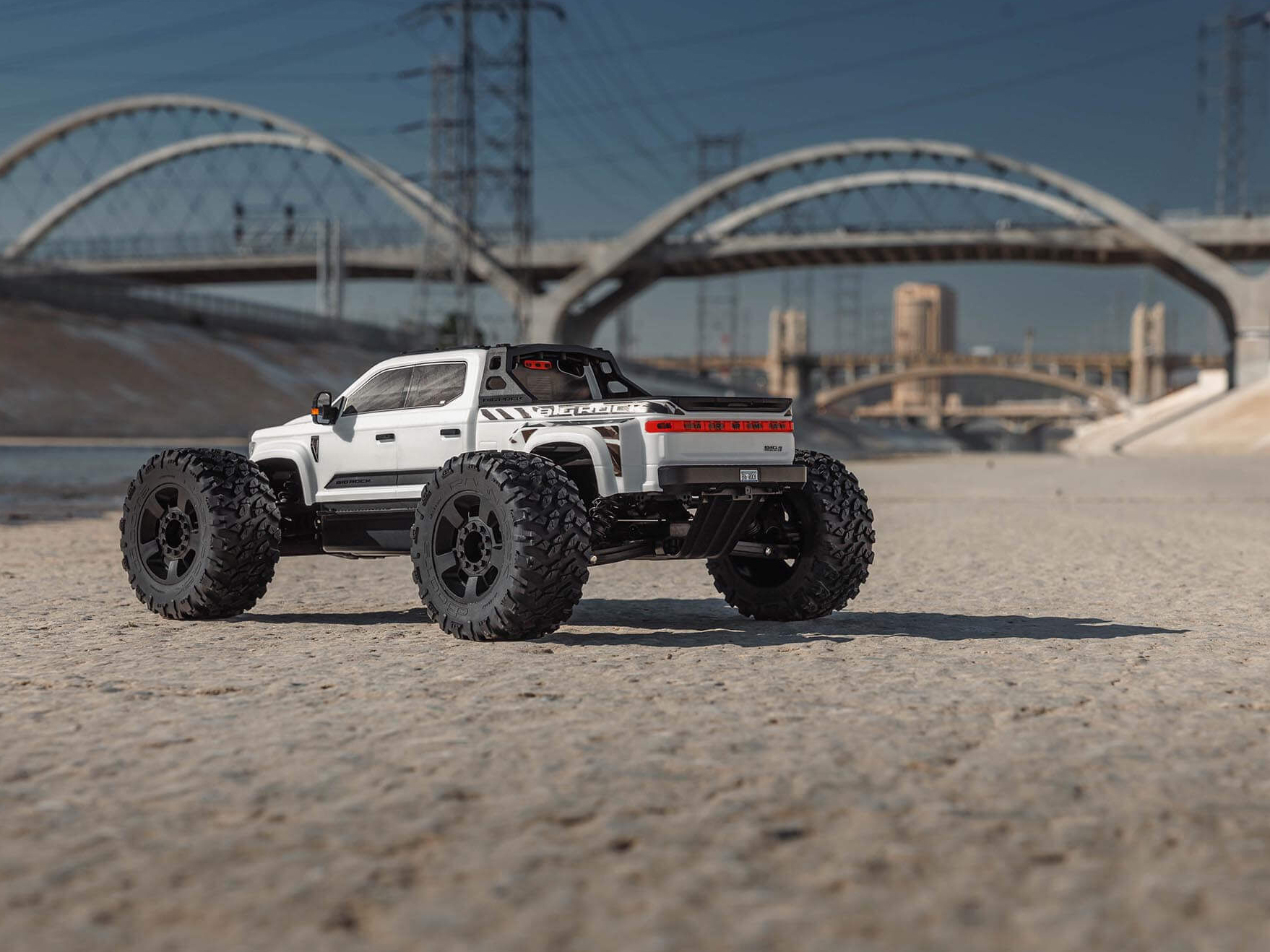 1/7 BIG ROCK 6S 4X4 BLX Monster Truck RTR White-16