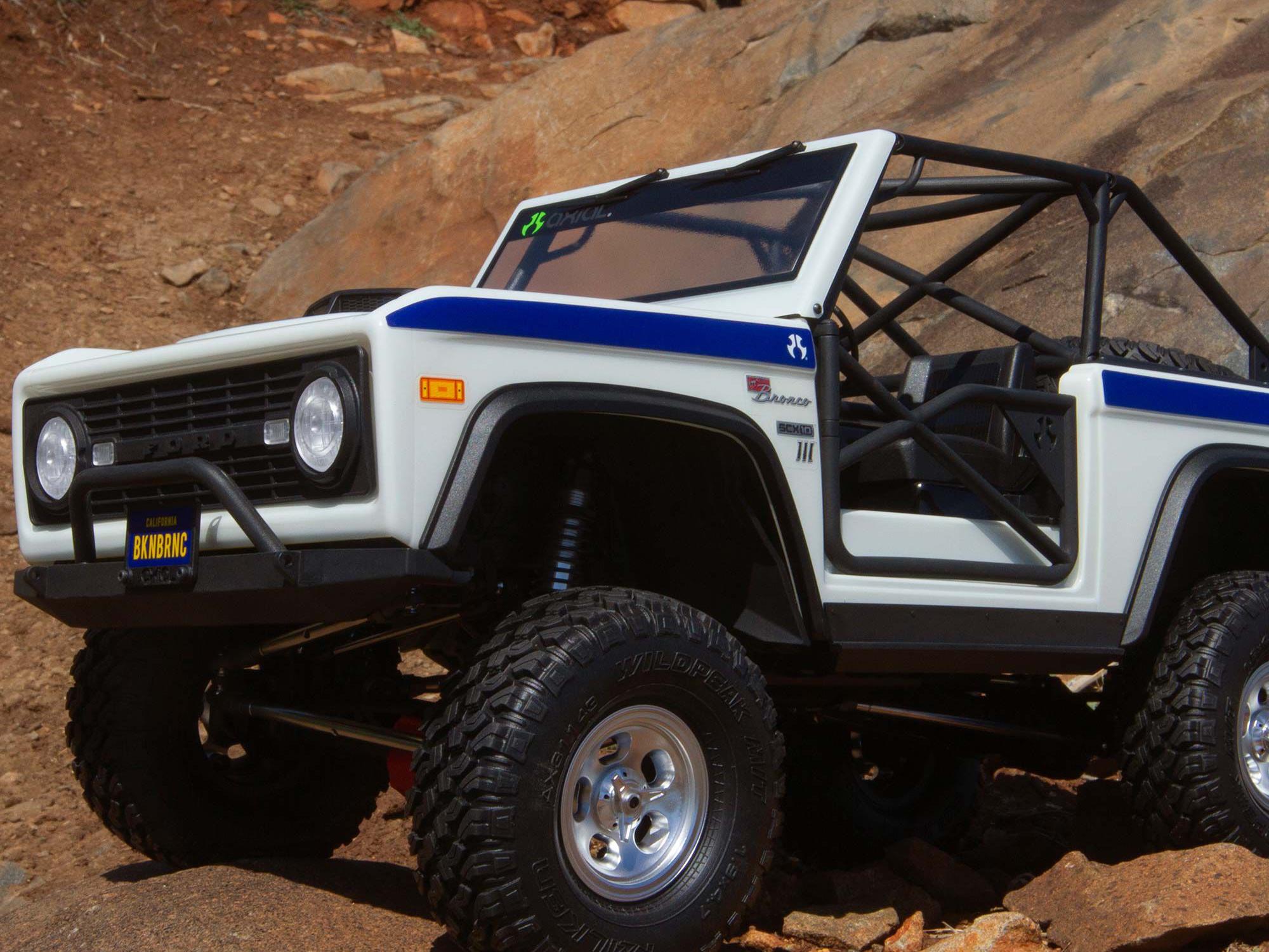 110-scx10-iii-early-ford-bronco-4wd-rtr-rock-crawler-white