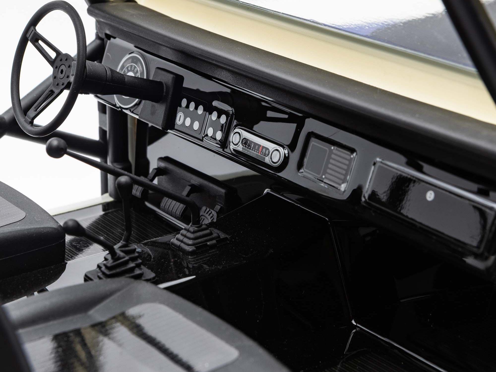 1/10 SCX10 III Early Ford Bronco 4WD RTR Rock Crawler White-22