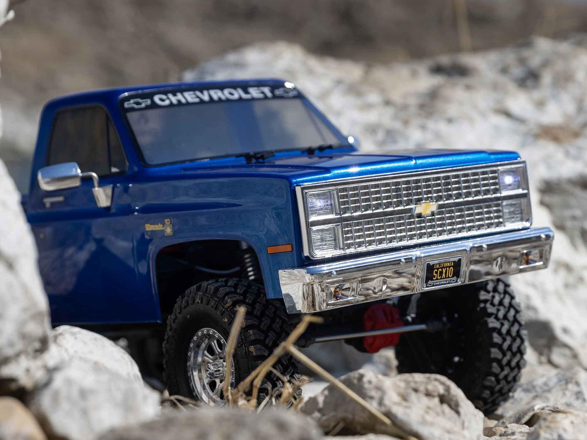 1/10 SCX10 III Base Camp 1982 Chevy K10 4WD RTR Blue-21