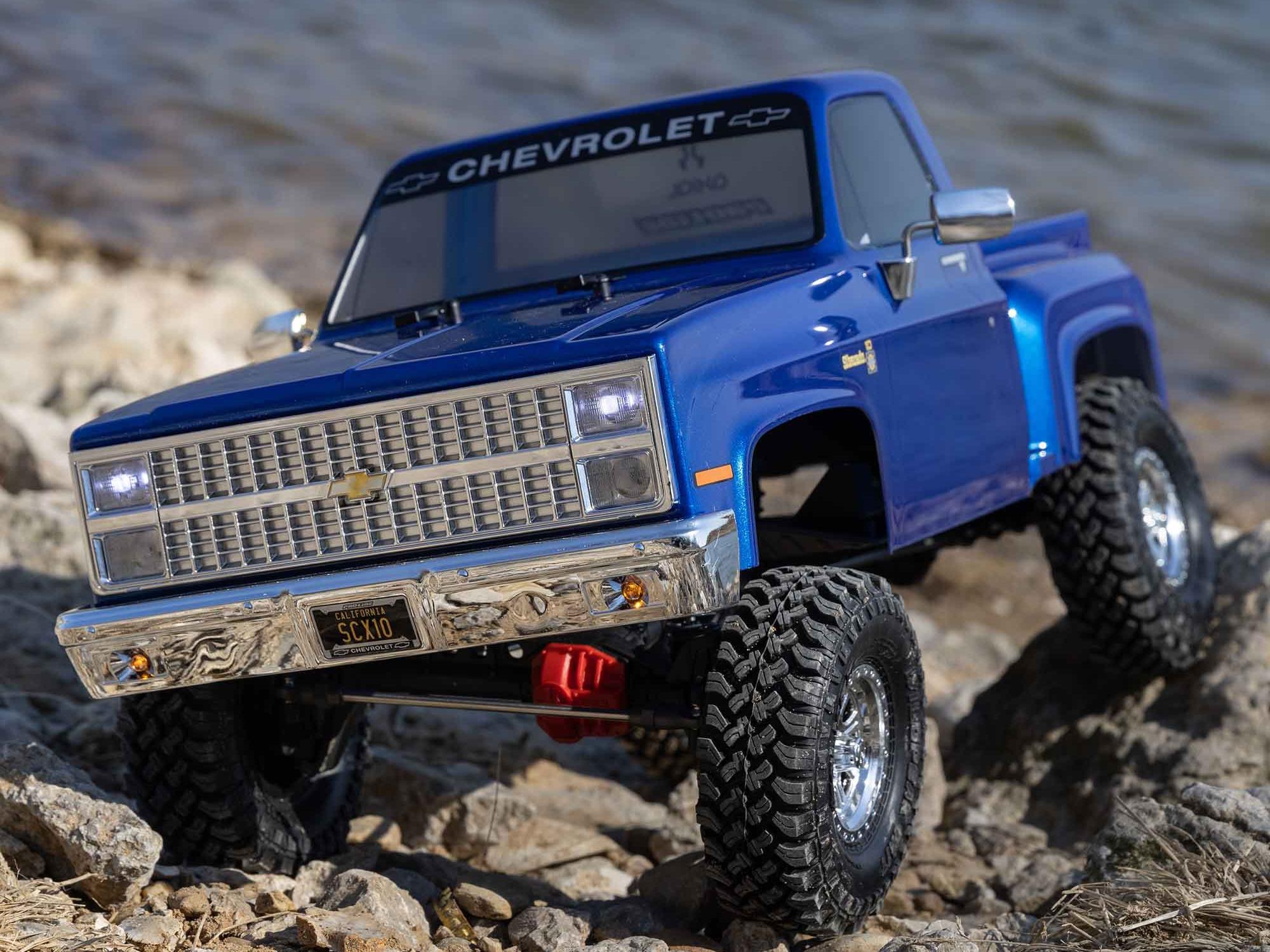 1/10 SCX10 III Base Camp 1982 Chevy K10 4WD RTR Blue-23