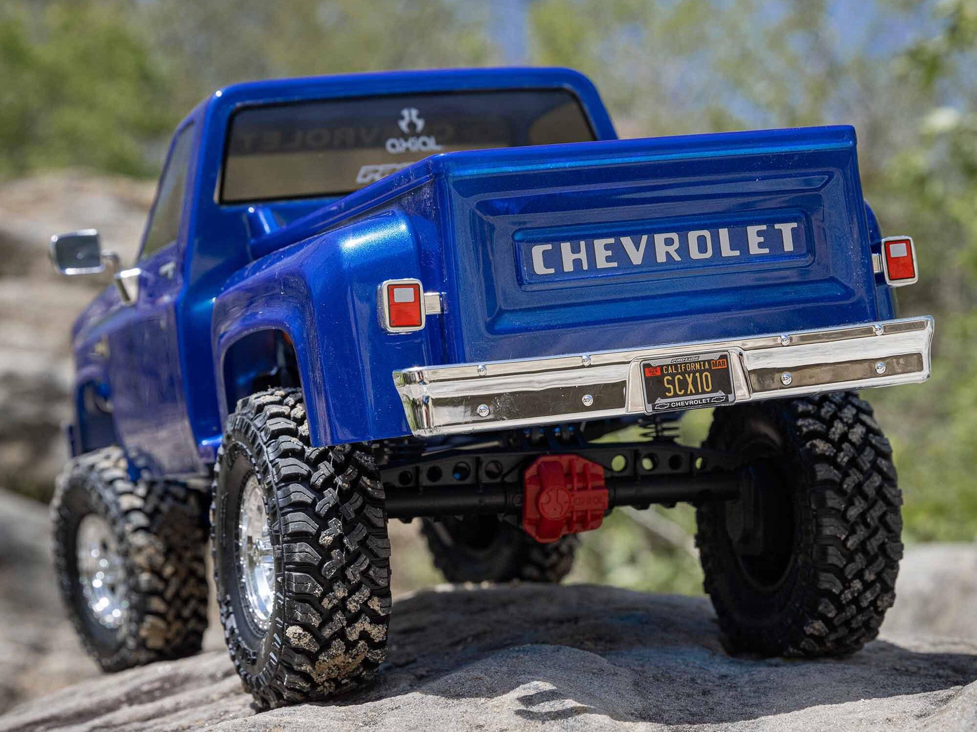 1/10 SCX10 III Base Camp 1982 Chevy K10 4WD RTR Blue-25