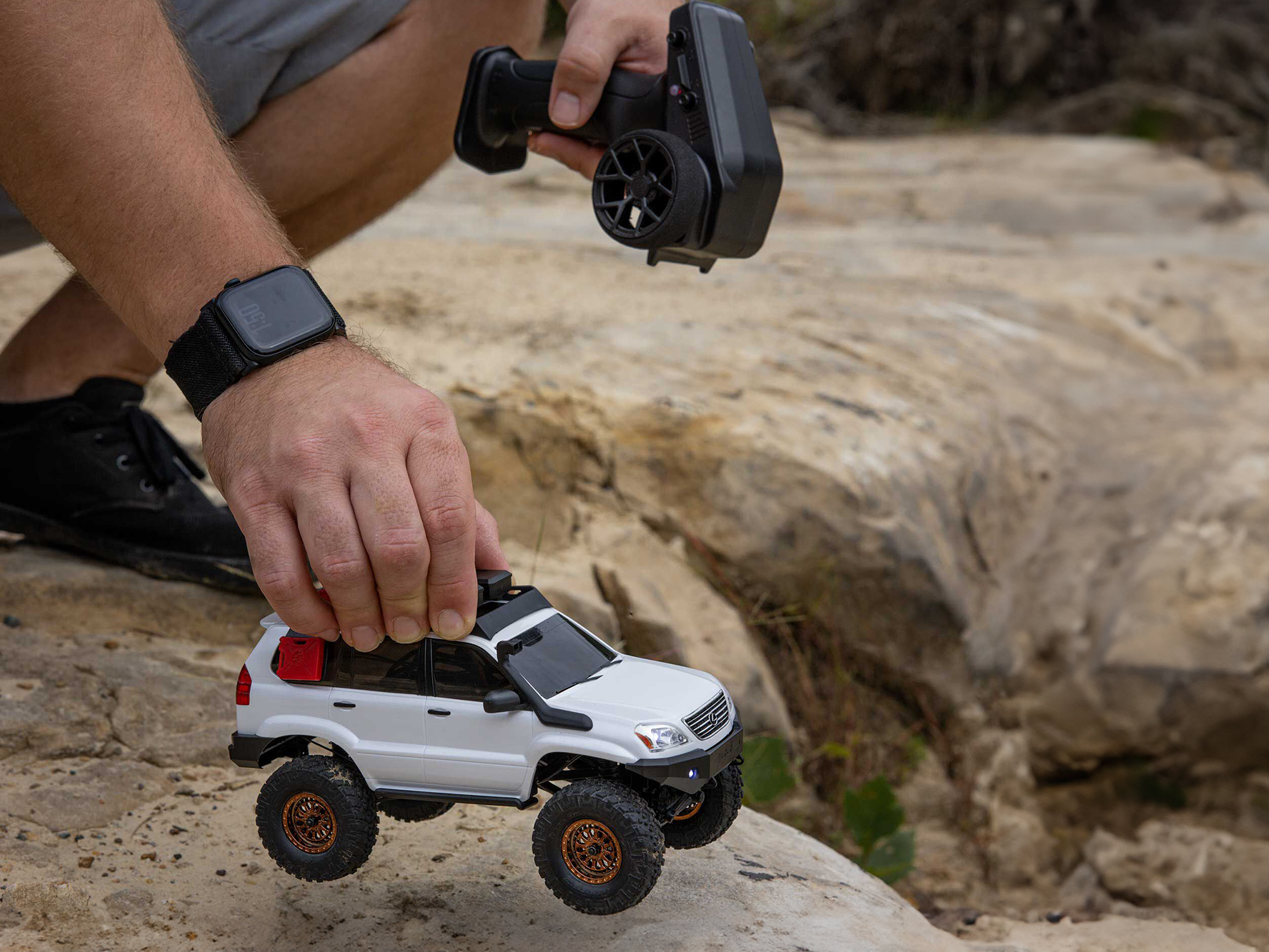 Axial 1/24 SCX24 Lexus GX 470 4x4 Rock Crawler RTR - White-27