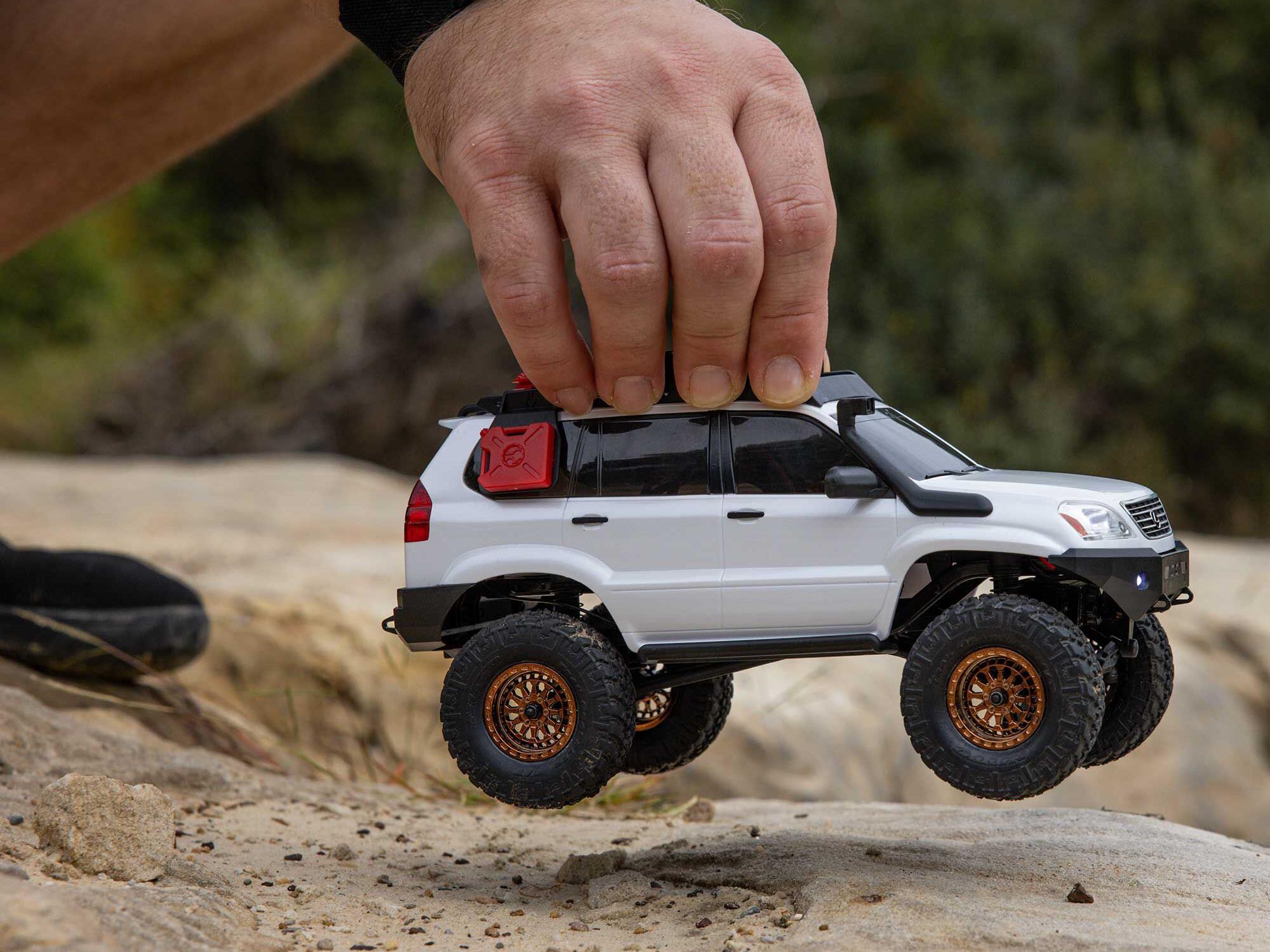 Axial 1/24 SCX24 Lexus GX 470 4x4 Rock Crawler RTR - White-28