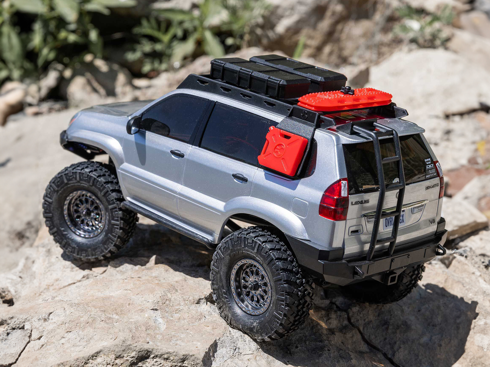 Axial 1/24 SCX24 Lexus GX 470 4x4 Rock Crawler RTR - Silver-18