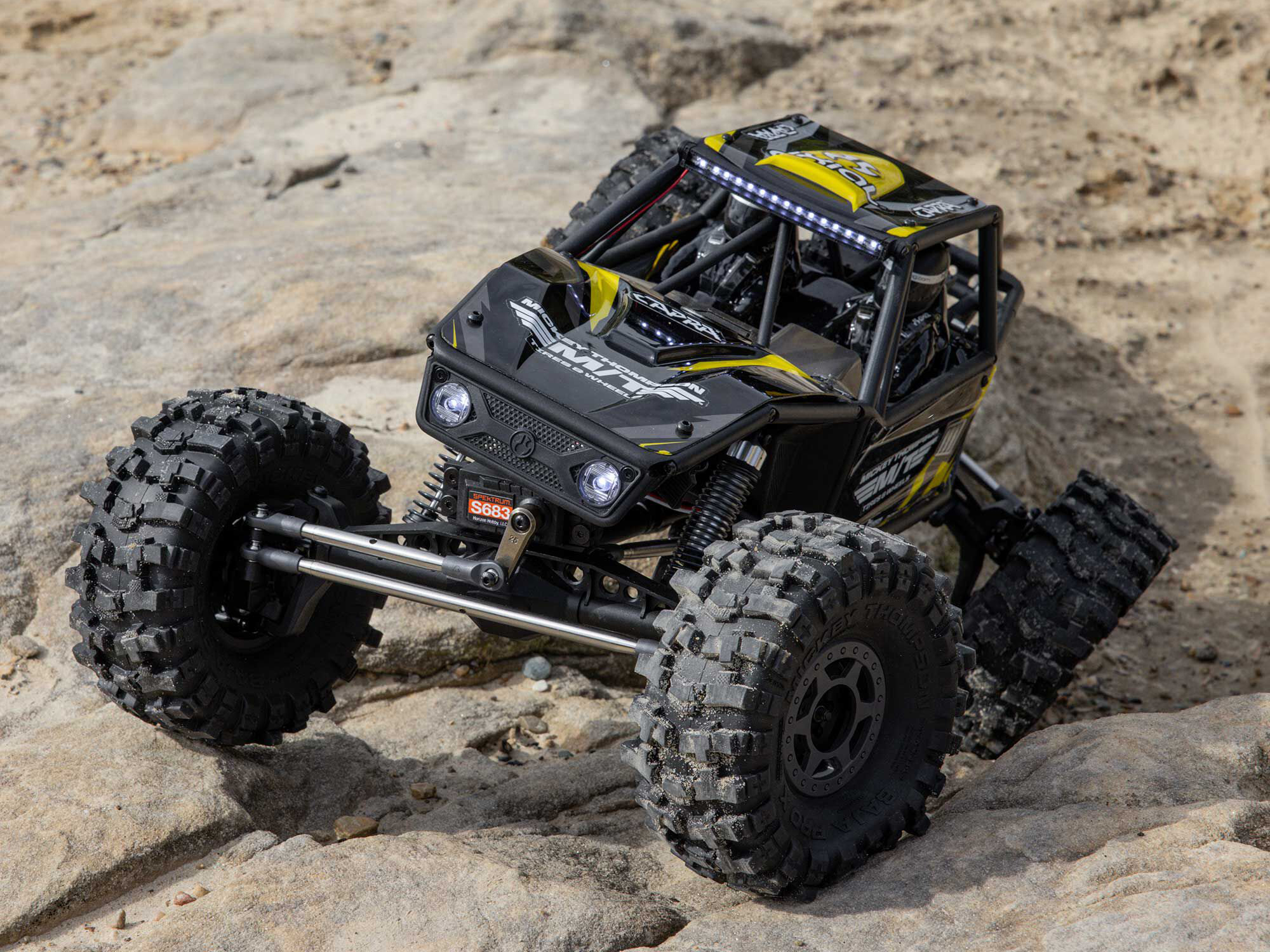Axial 1/10 UTB10 Capra 1.9 4WS 4X4 RTR - Yellow-24
