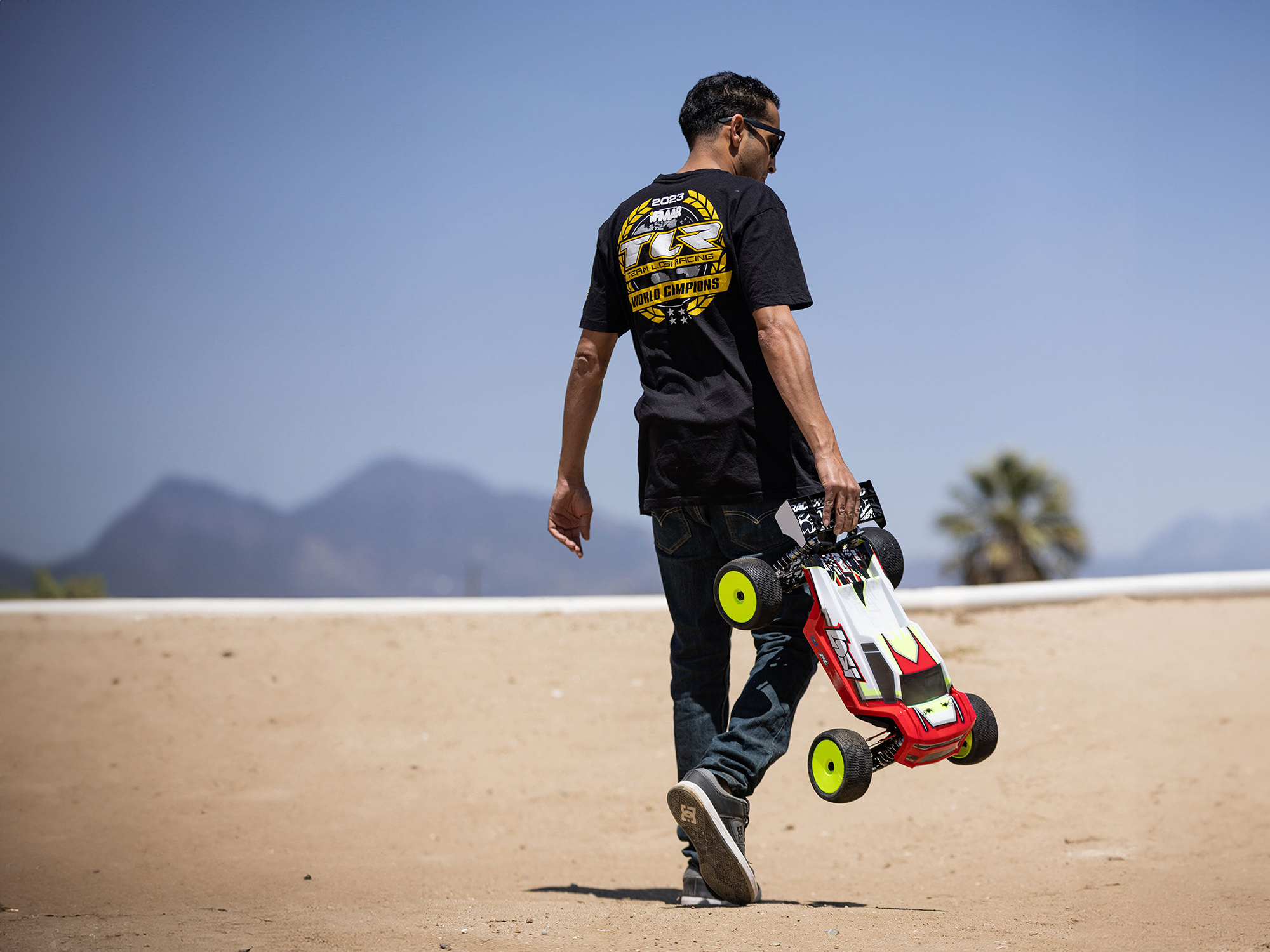 1/8 8IGHT-XTE 4WD Sensored Brushless Racing Truggy RTR-26