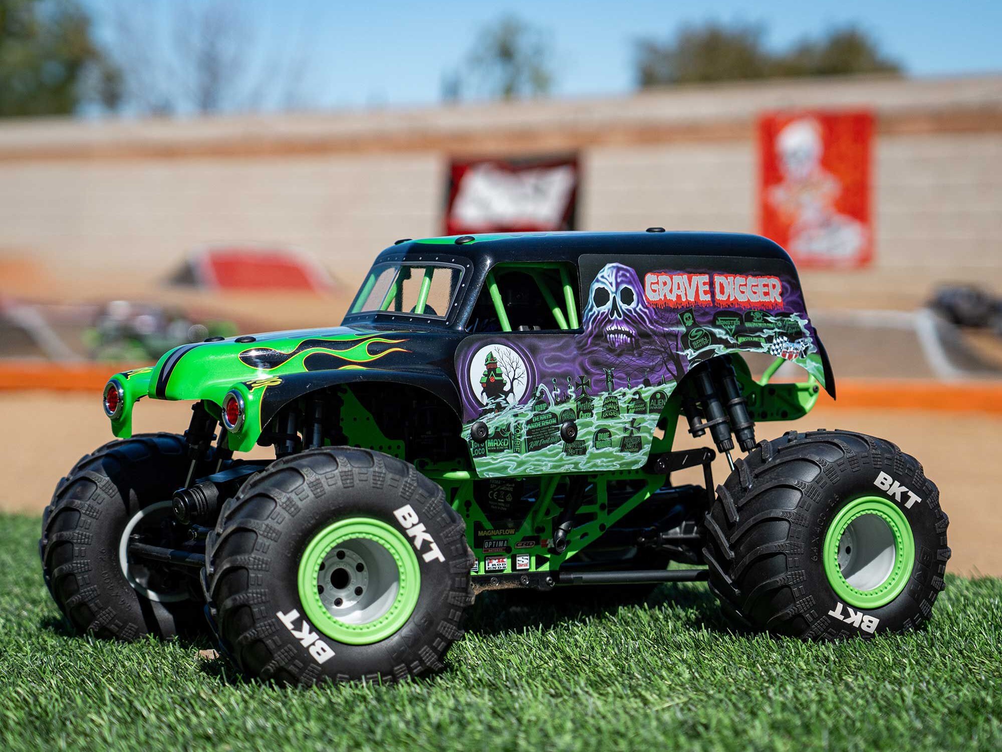 Losi 1/8 LMT 2.0 Grave Digger 4X4 Solid Axle Monster Truck RTR-20