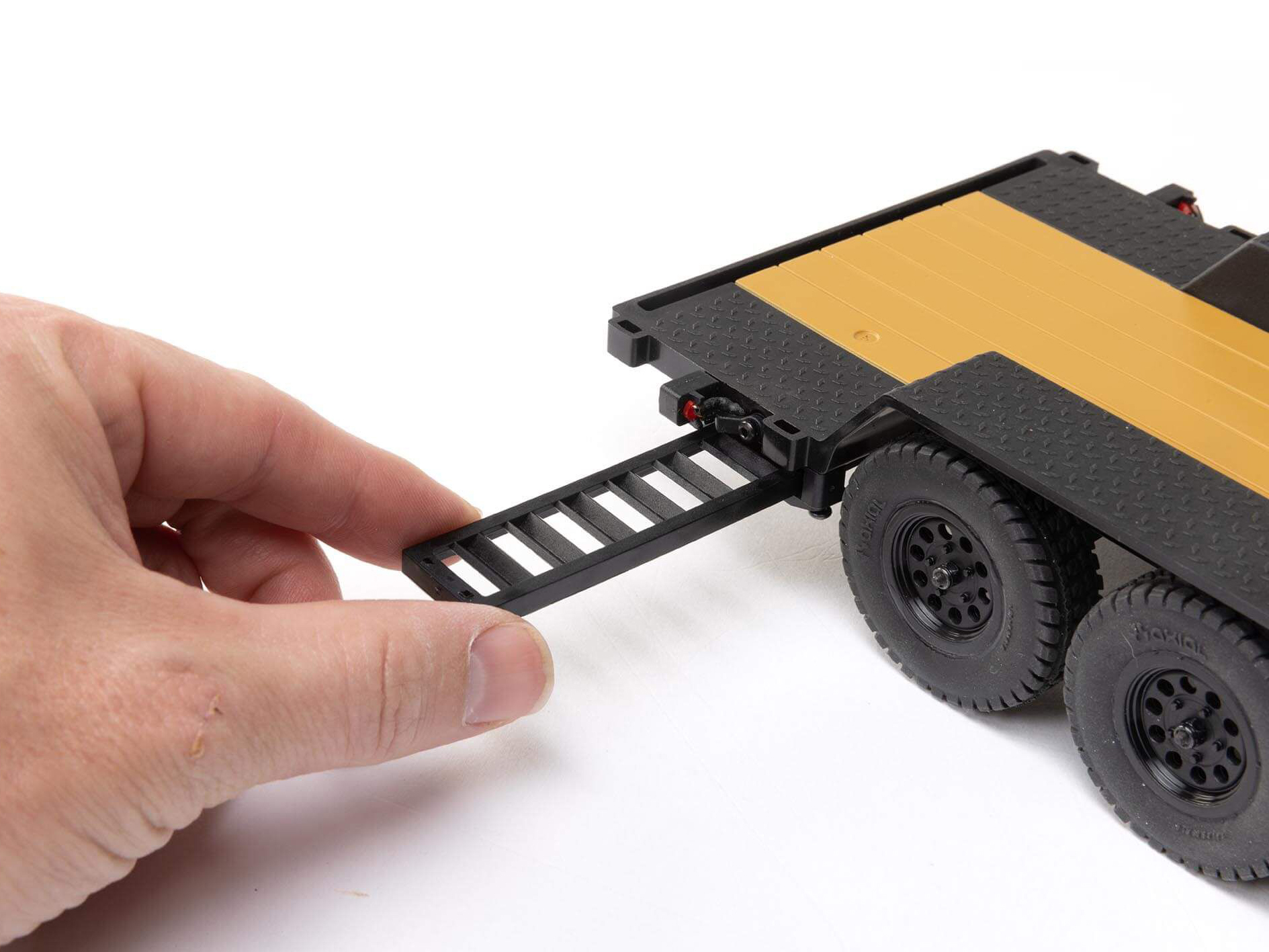 Axial SCX24 Flat Bed Vehicle Trailer with LED Taillights:1/24th-12