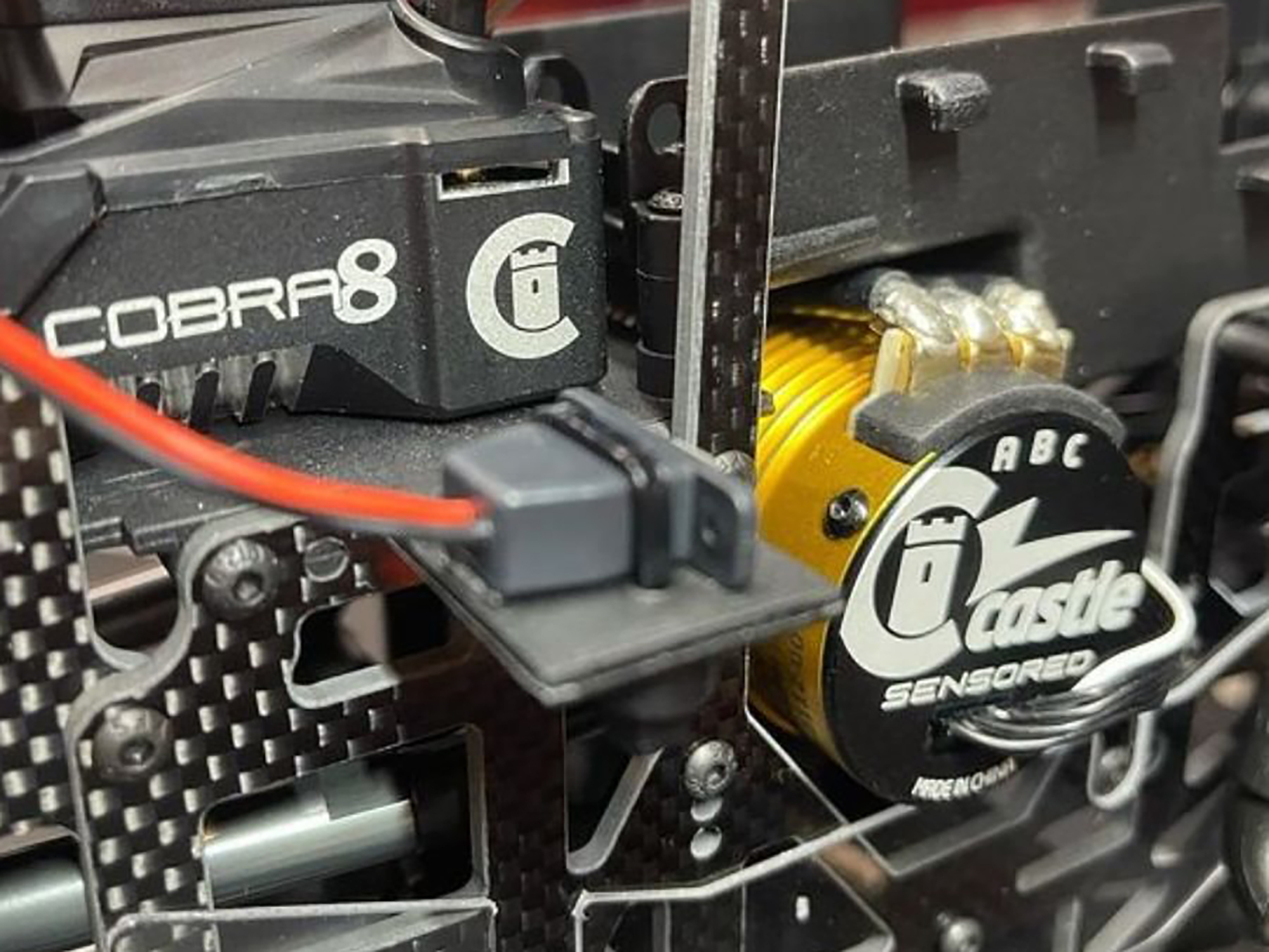 cobra-8-6s-max-with-limited-edition-gold-1515-2200kv-v2