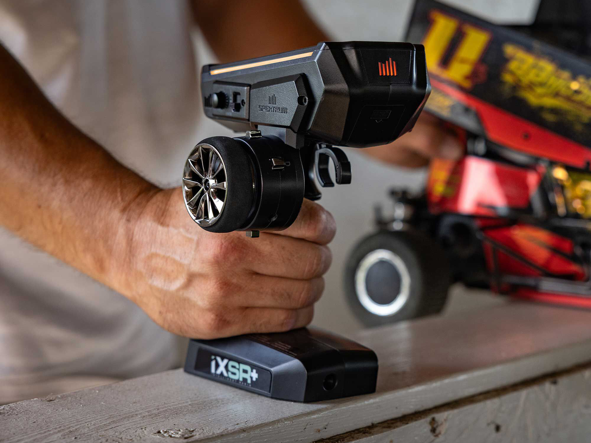 iXSR+ 12-Channel DSMR+ Transmitter with SR515 Receiver-20